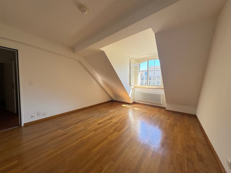 Charmante 3.5-Zimmer-Dachwohnung mitten in der Zürcher Altstadt (6)