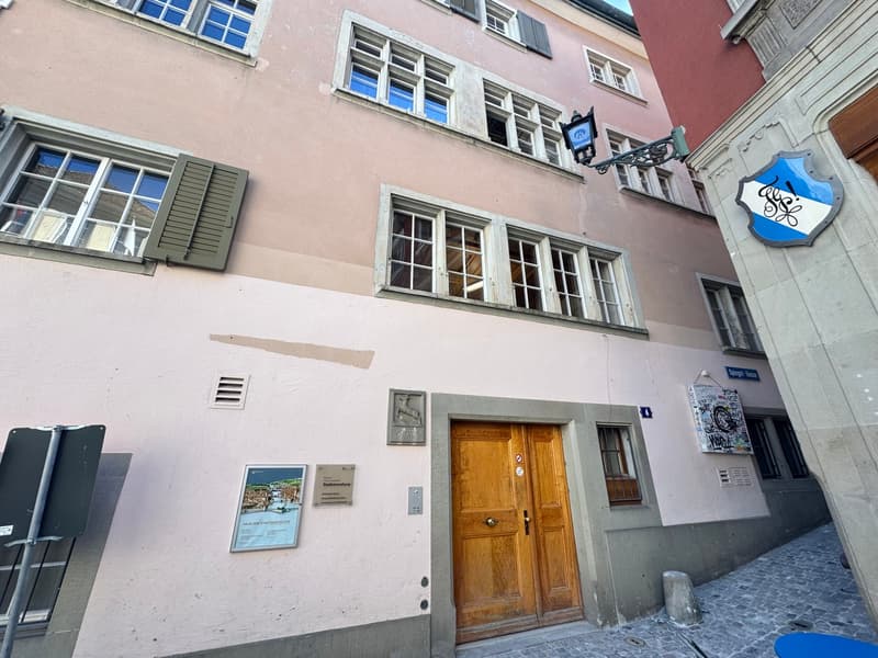 Charmante 3.5-Zimmer-Dachwohnung mitten in der Zürcher Altstadt (2)