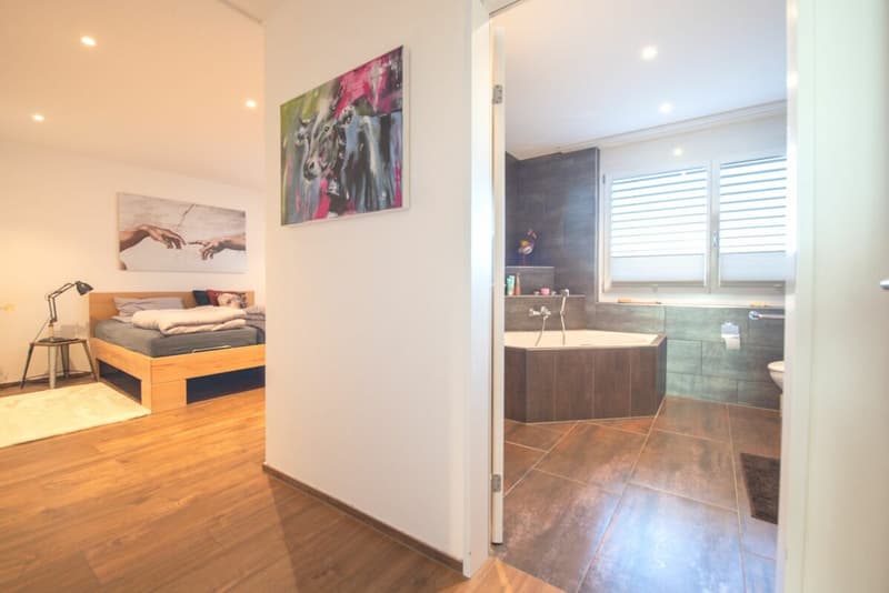 Modern 4.5-room apartment with large balcony - just a few steps from the train station (7)