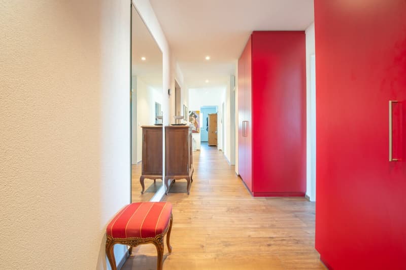 Modern 4.5-room apartment with large balcony - just a few steps from the train station (12)