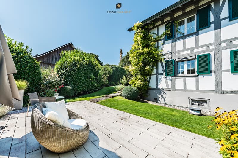 Exklusive 8.5-Zimmer-Residenz voller Klasse und Charme.