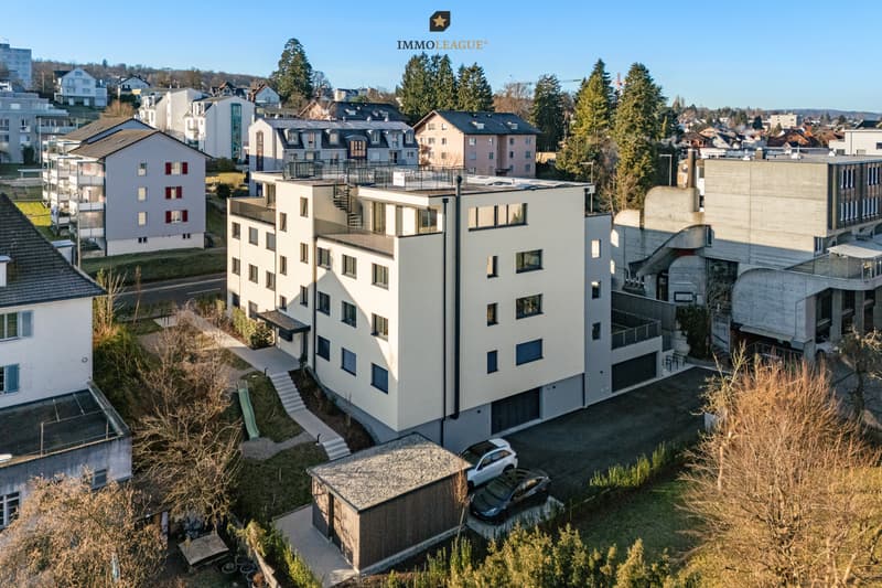 Der Neubau von 2025 besticht durch klare architektonische Linien und ein zukunftsorientiertes Energiekonzept