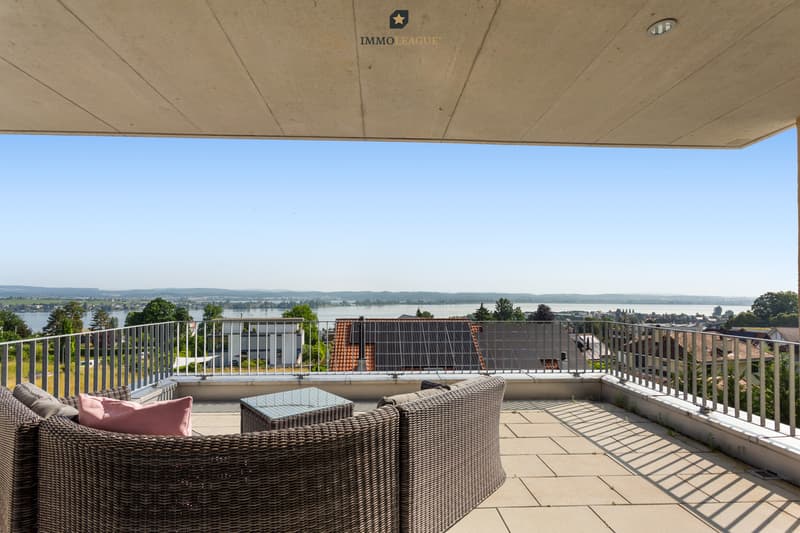 Dachterrasse mit prächtiger Seesicht.