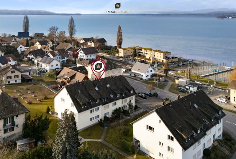 Ankommen und Aufatmen: Grosszügiges Wohnen in direkter Seelage.