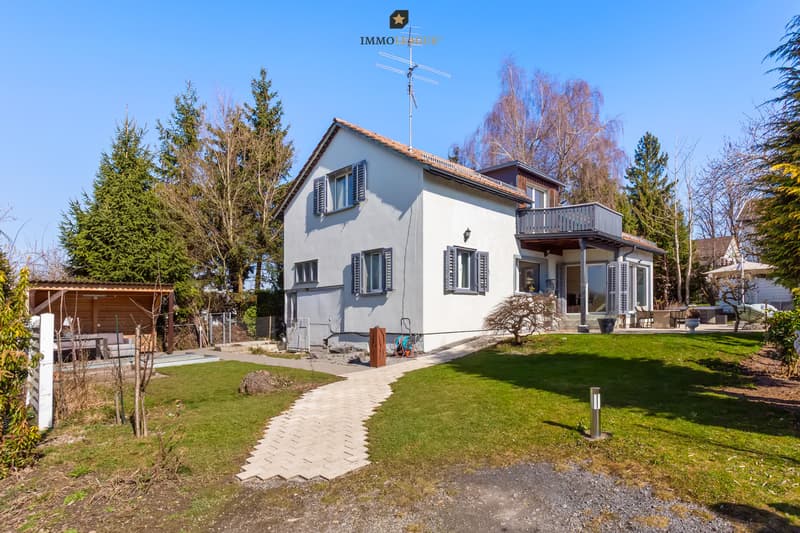 Freistehendes Einfamilienhaus in zentraler Lage.