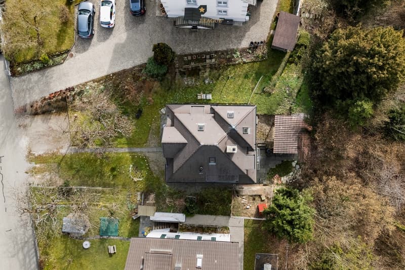 Zeitlose Eleganz mit modernem Komfort und grossem Garten.