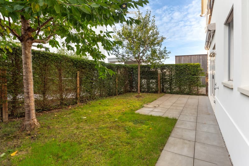 Der private, pflegeleichte Garten - Ihr kleines Paradies in Seenähe. Hier spüren Sie die besondere Stimmung des Ortes und die sanfte Magie der Seeluft.