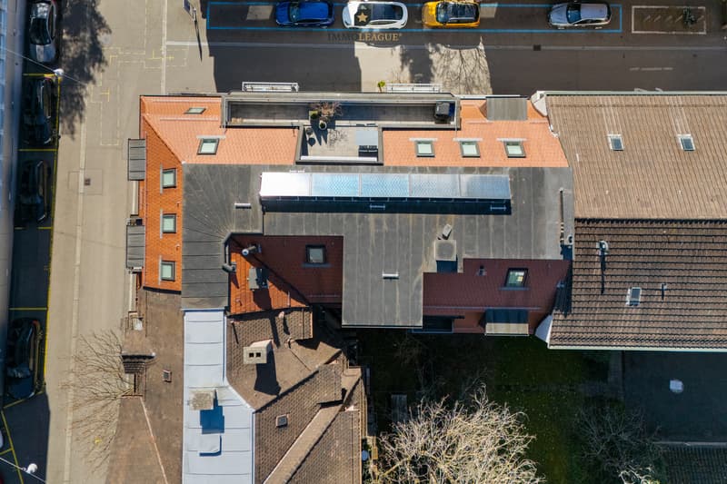 Dieses Mehrfamilienhaus mit 10 Einheiten punktet mit hochwertigem Ausbaustandard - inklusive Solaranlage.
