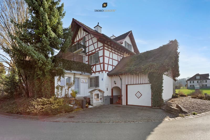 Grosszügiges Riegelhaus mit sehr viel Umschwung.