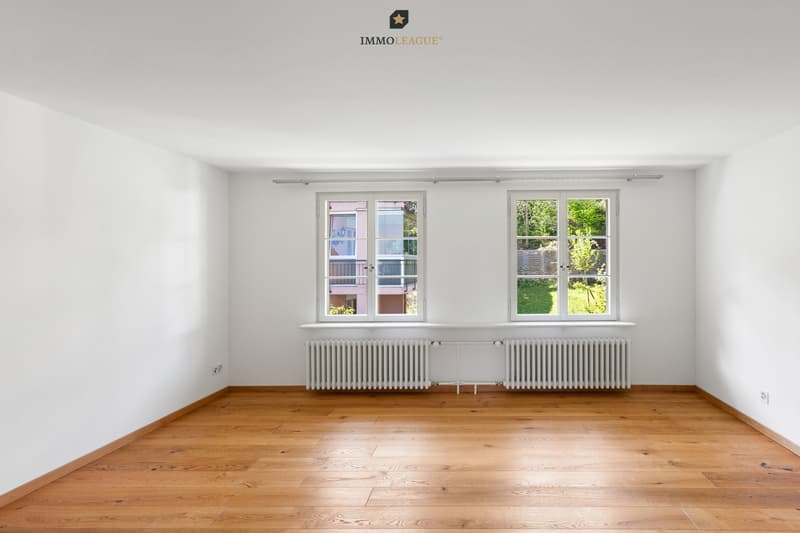 Die Zimmer sind lichtdurchflutet und grosszügig gestaltet. Auch die Raumhöhe ist angenehm und verleiht ein besonderes Wohnambiente.