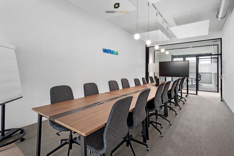 Das grosszügige Besprechungszimmer  und zwei kleinere Sitzungsräume bieten den passenden Rahmen für Meetings, Präsentationen und neue Ideen.