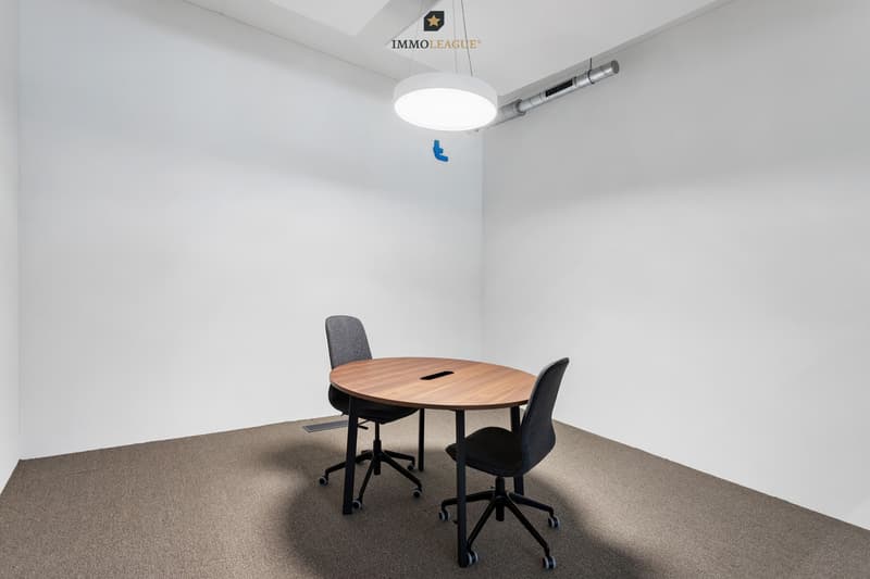Das grosszügige Besprechungszimmer  und zwei kleinere Sitzungsräume bieten den passenden Rahmen für Meetings, Präsentationen und neue Ideen.
