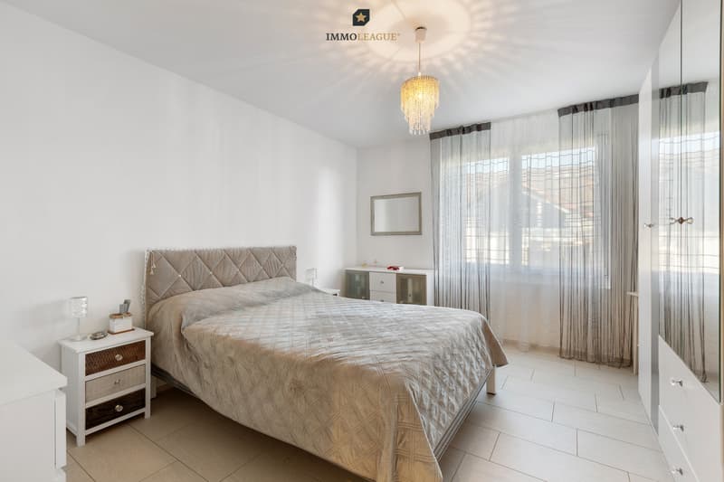 Die gepflegten und gut geschnittenen Zimmer lassen sich flexibel nutzen - ob als Schlafzimmer, Kinderzimmer oder ruhiges Home-Office.