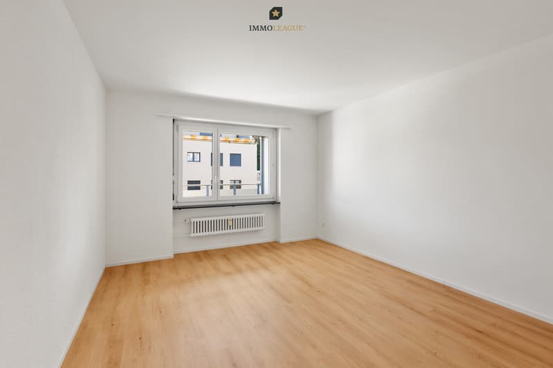 Die Wohnung verfügt über zwei moderne grosse Schlafzimmer.
