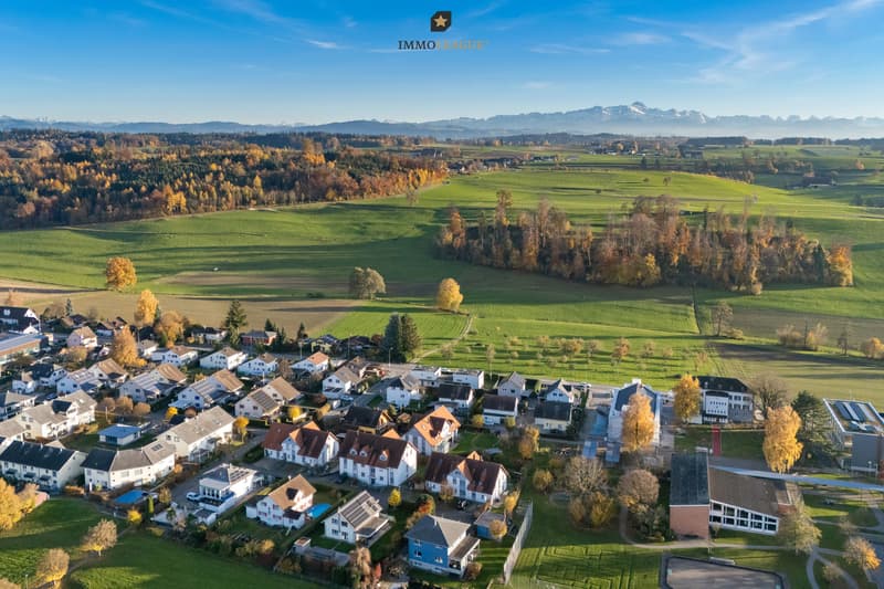 In ruhiger und ländlicher Lage eingebettet.