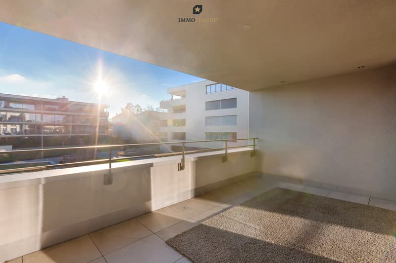 Schöne, überdachte zusätzliche Südterrasse.