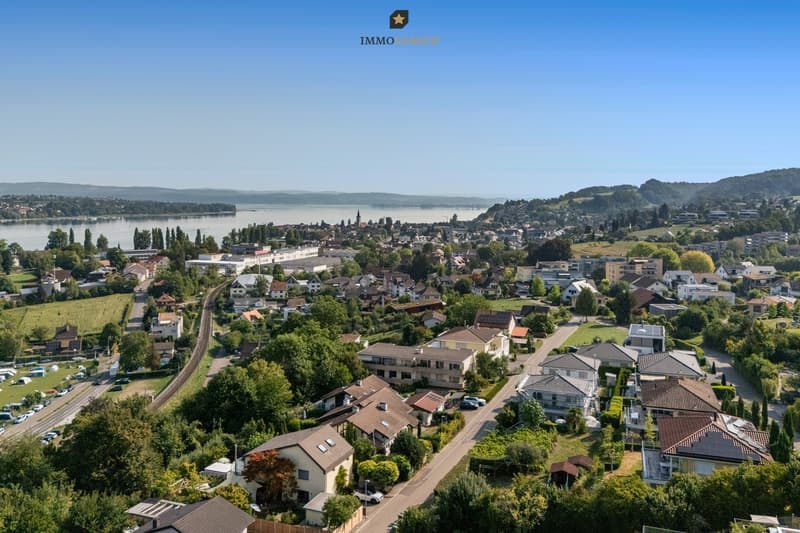 Steckborn und See sind in wenigen Minuten erreichbar, zuhause geniessen Sie Ruhe. Ein charmantes Zuhause mit viel Potenzial und Gestaltungsmöglichkeiten.