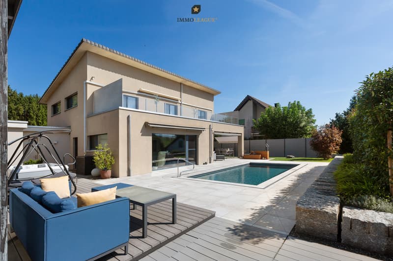 Mit Pool und Whirlpool im eigenen Garten wird jeder Sommertag zu einer Auszeit mit Feriengefühl - ganz ohne Kofferpacken.