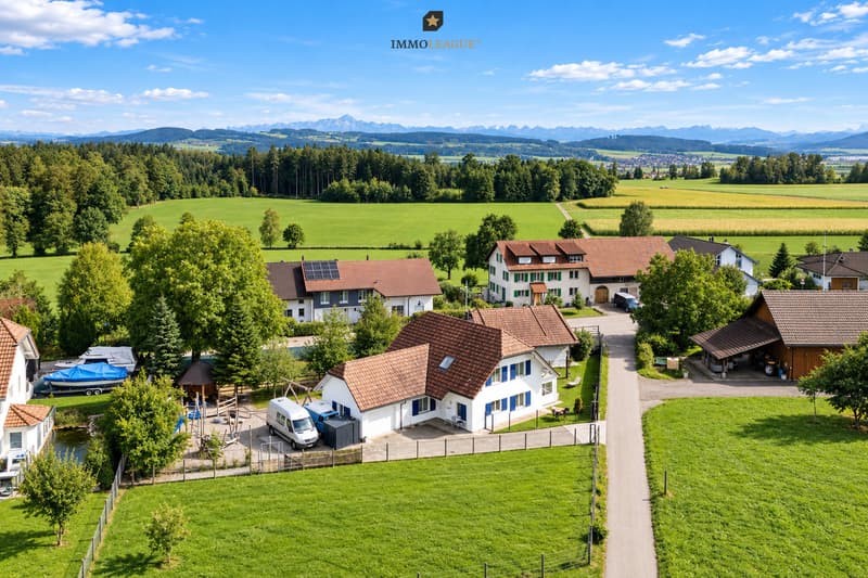 Ihr Traum vom Landleben: Exklusives Landhaus mit Pferdestall & Weite.