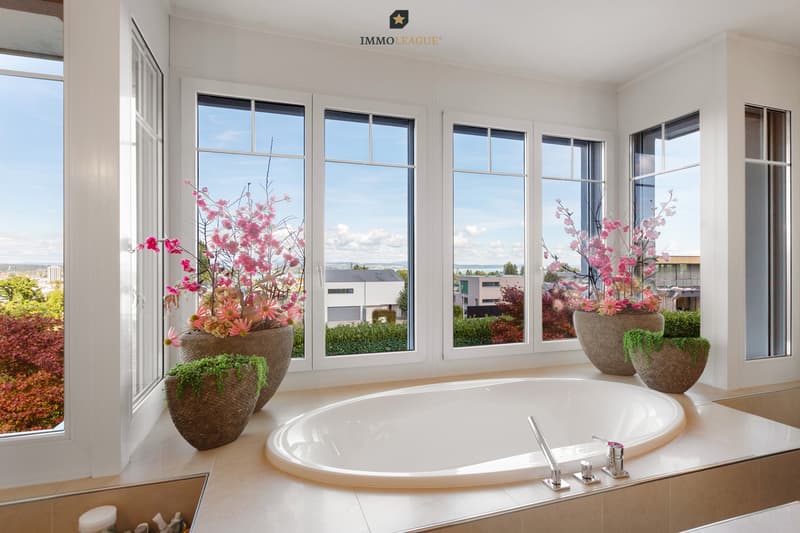 Grandiose Luxusvilla mit Pool und Seesicht (10)