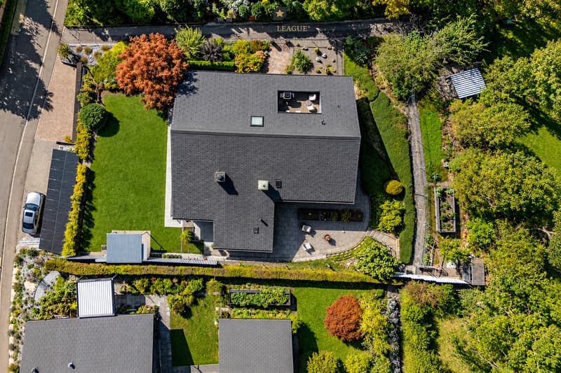 Ein stilvolles 7-Zimmer-Haus mit weitläufigem Garten, hochwertigem Innenausbau und viel Raum für individuelle Lebensentwürfe.