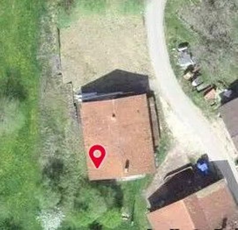 *Old farm with living area* (3)