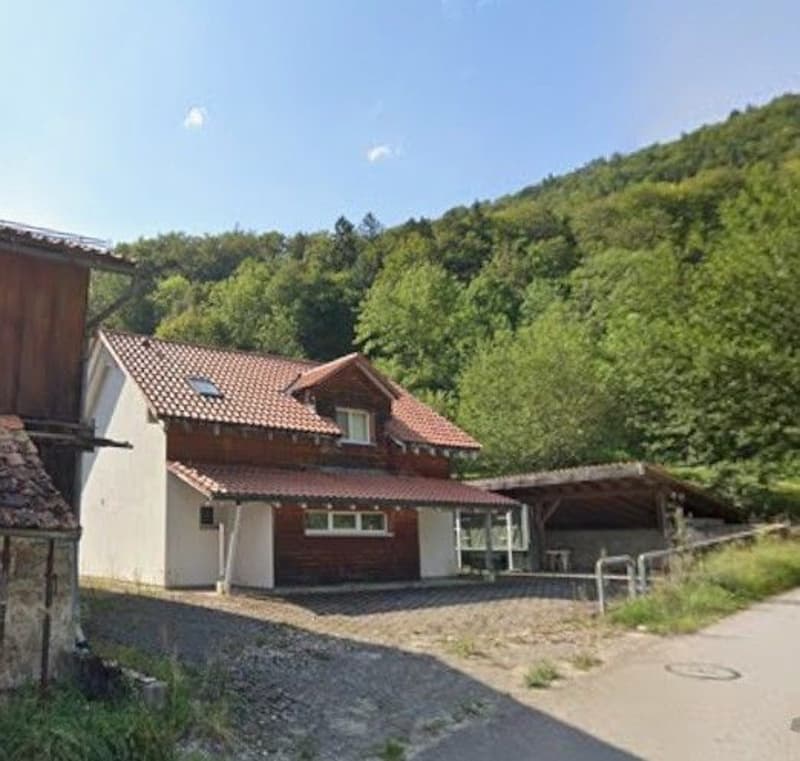 *Old farm with living area* (1)
