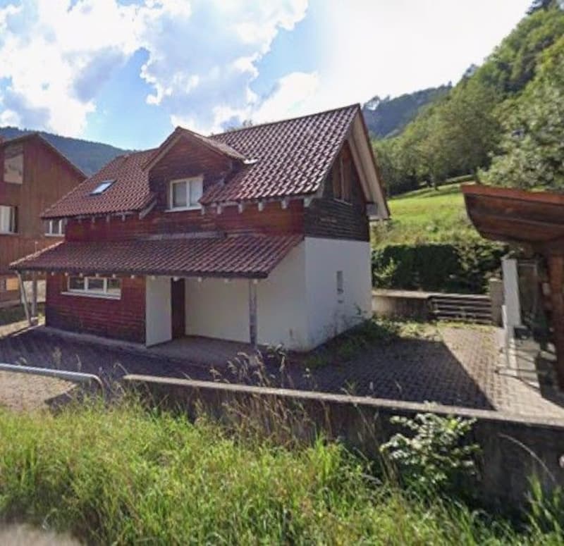 *Old farm with living area* (2)