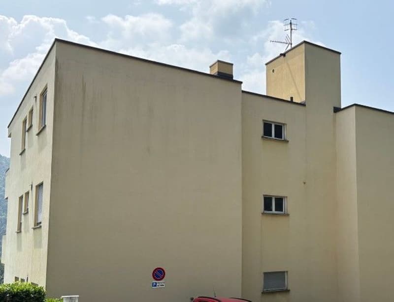 *Wohnung mit Blick auf den Golf von Ponte Tresa* (2)
