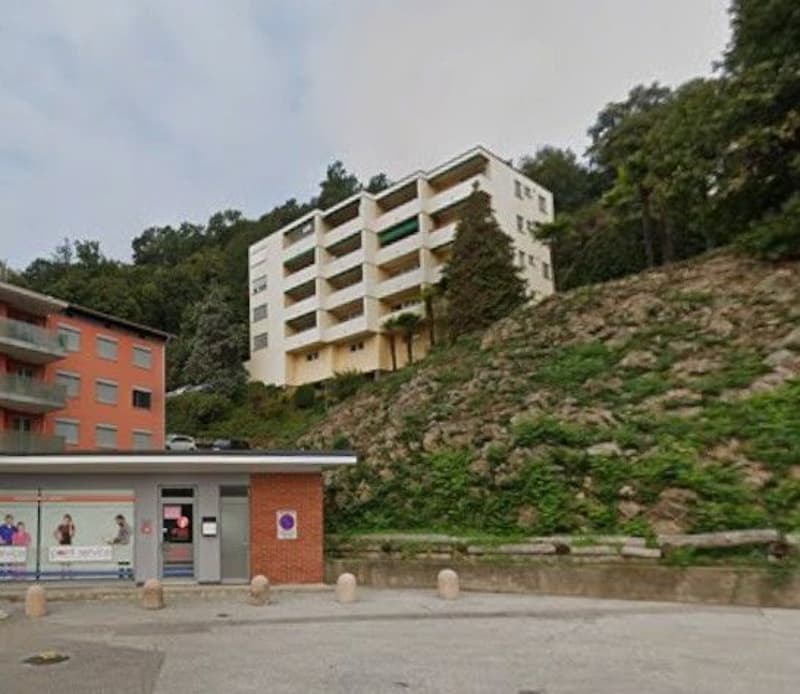 *Wohnung mit Blick auf den Golf von Ponte Tresa* (5)