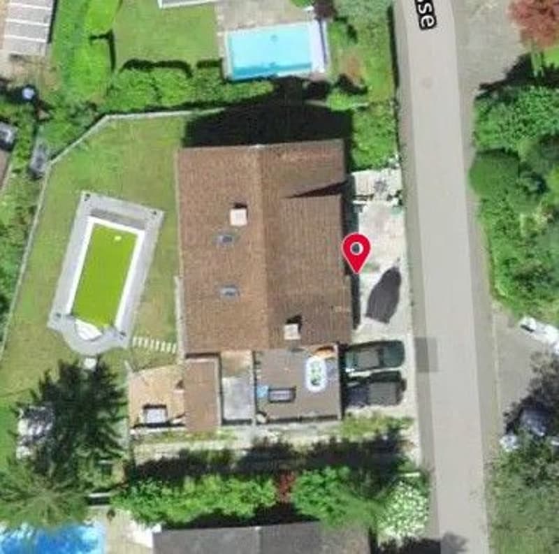 *Einfamilienhaus mit Schwimmbecken* (3)