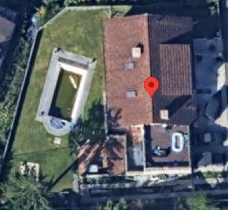 *Einfamilienhaus mit Schwimmbecken* (2)