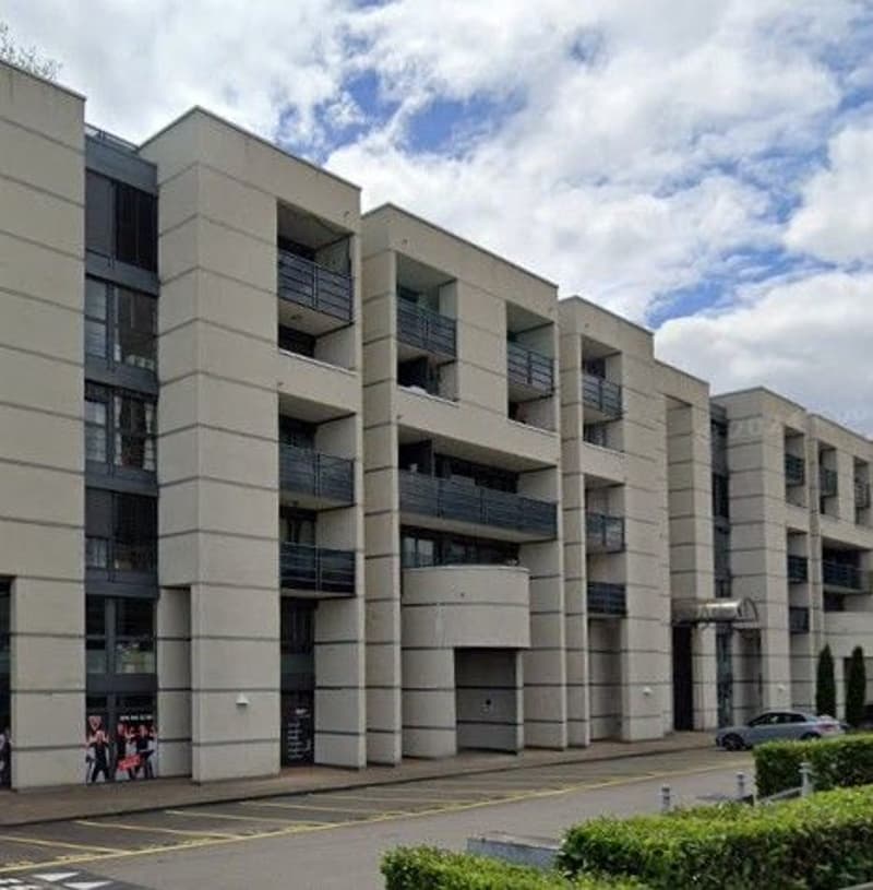 *Wohnung mit Loggia* (2)
