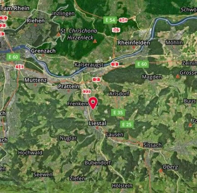 *Einfamilienhaus mit Schwimmbecken* (6)