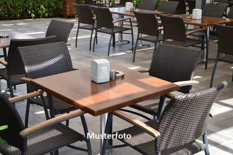 *Abizione/ristorante e terreno* (1)