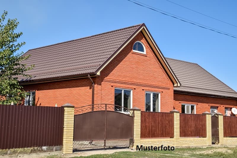 *Casa unifamiliare con pollaio e cantina a Capolago* (1)