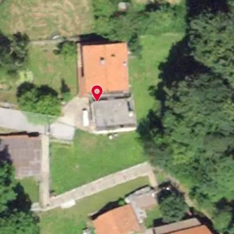 *Abitazione unifamiliare e giardino* (4)
