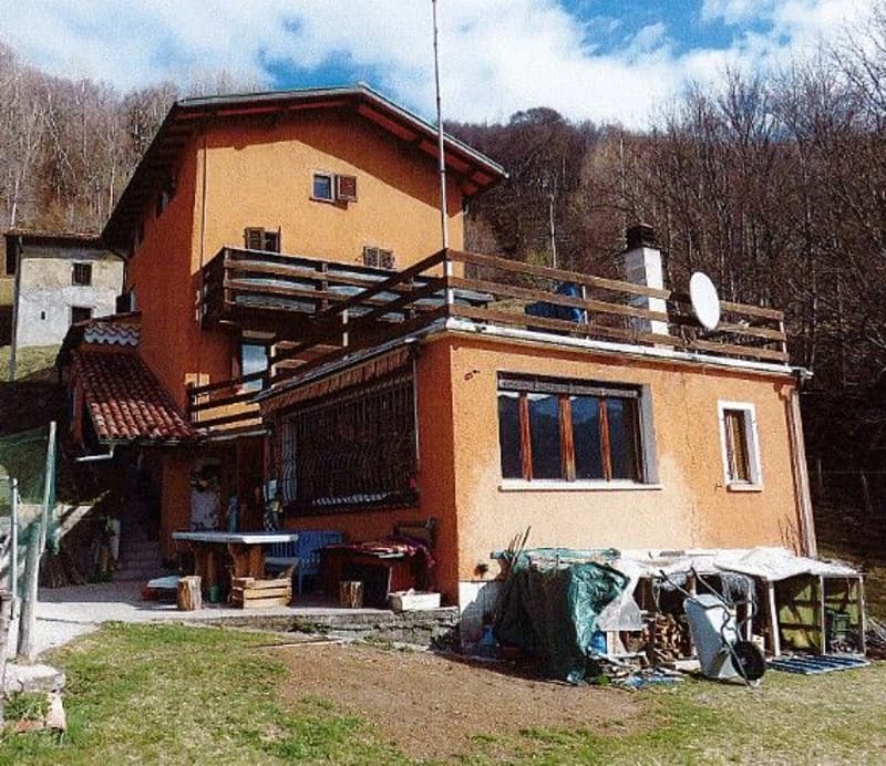*Abitazione unifamiliare e giardino* (1)