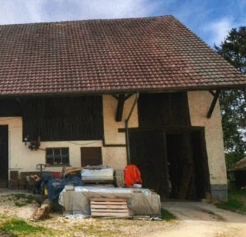 *Wohn- und Landwirtschaftsgebäude mit Bienenhaus* (1)