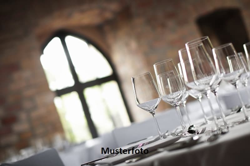 *Abizione/ristorante e terreno* (1)