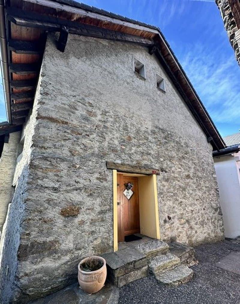 *Casa plurifamiliale* (2)
