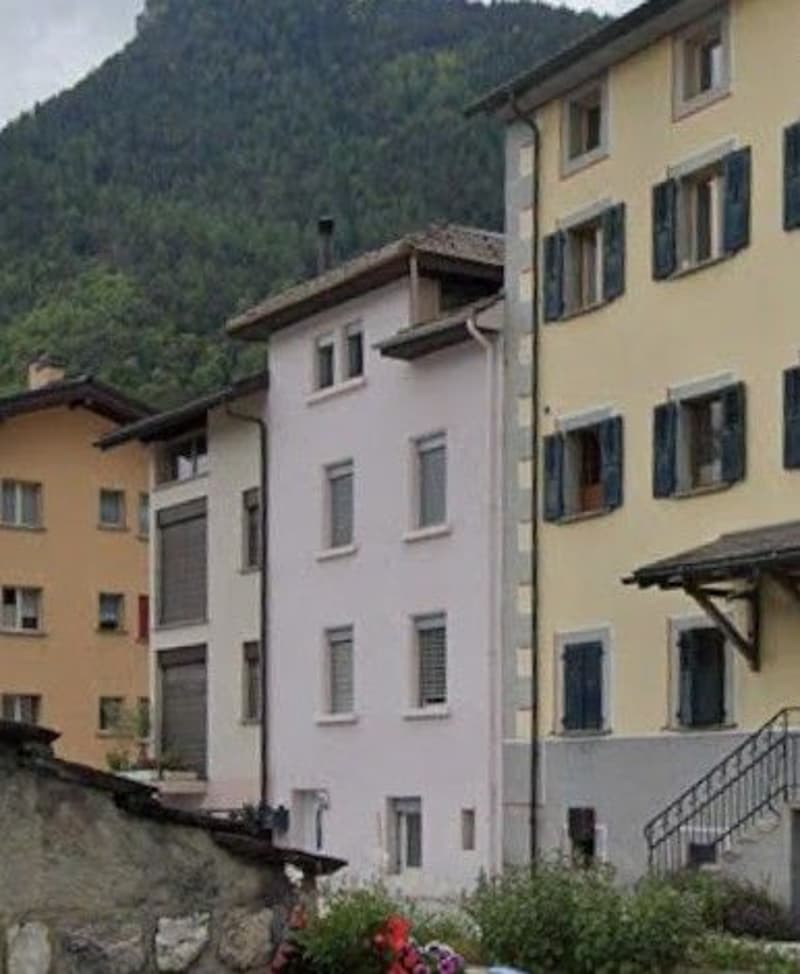 *Immeuble locatif de deux appartements et un bureau* (1)