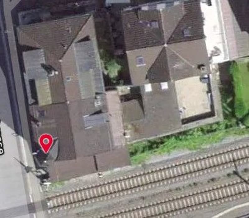 *Gewerbeobjekt mit Wohnung und Einzelzimmern* (1)