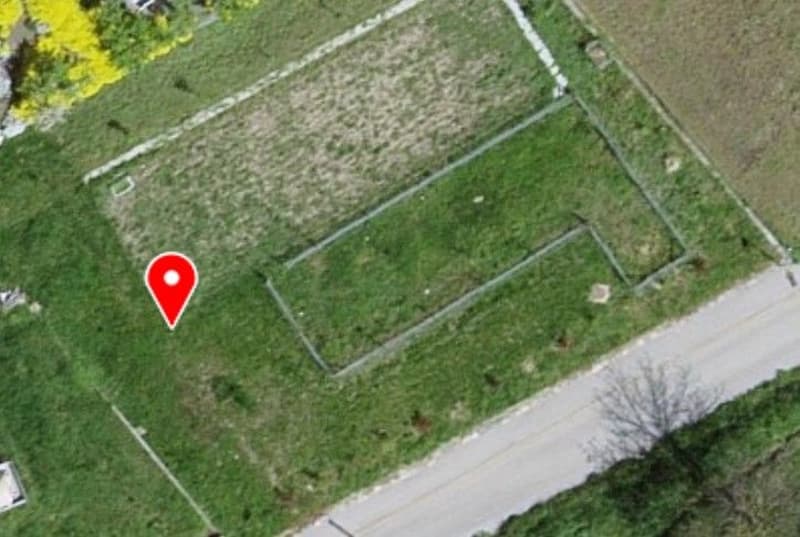 *Terrain à bâtir d'une situation excellente* (1)