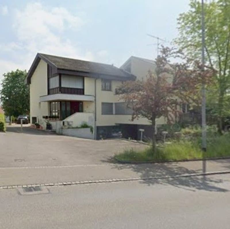 *Doppelhaushälfte mit zwei Wohneinheiten* (1)