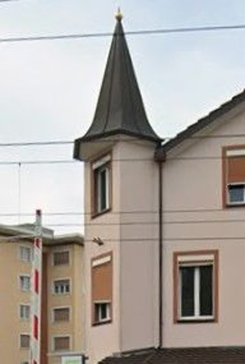 *Ehemalige Bar mit Wohnung und 4 Einzelzimmern* (6)