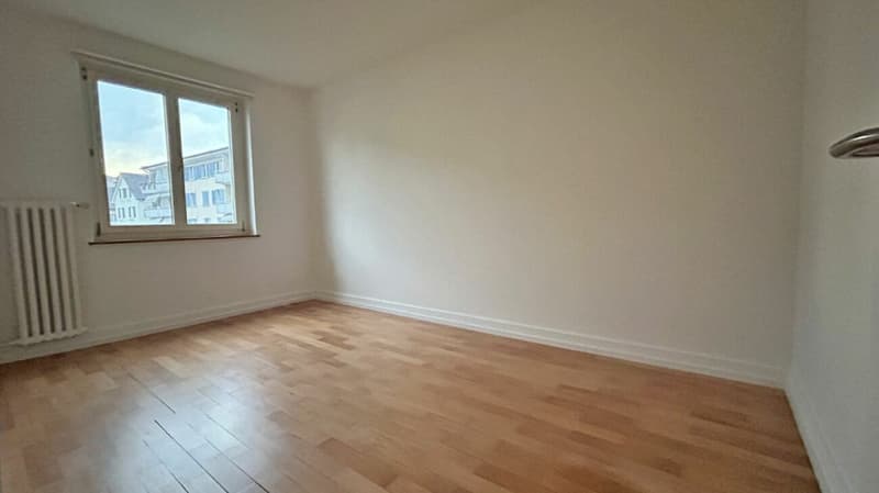 Appartement 4 pièces dans un bon emplacement (1er étage gauche) (5)