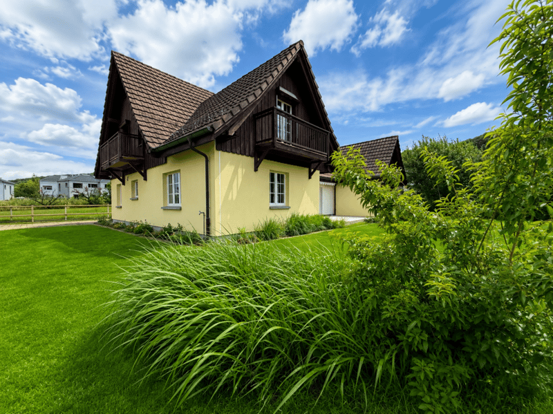 26-321 charming residential house with annex (1)