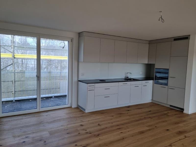 Moderne 2.5-Zimmer-Dachwohnung mit Balkon in Buchs ZH (6)