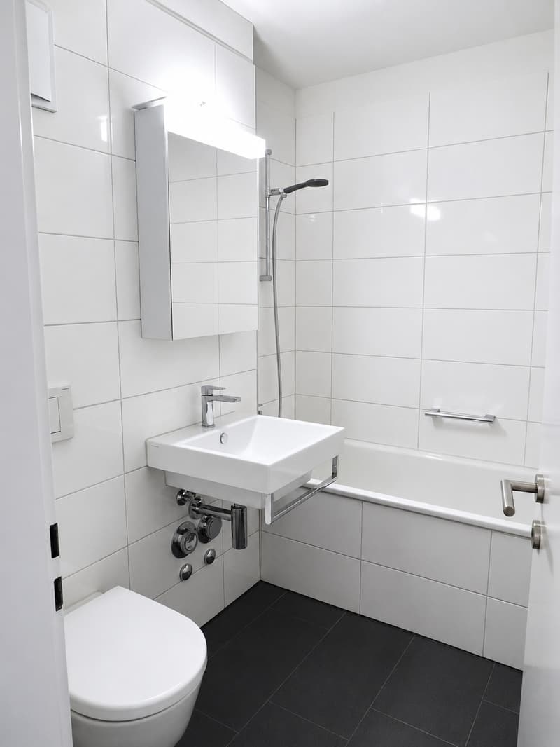 Badezimmer mit Dusche